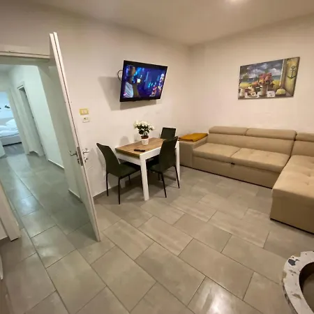 Maison Bellevue - 2 Bdrm In Villa *